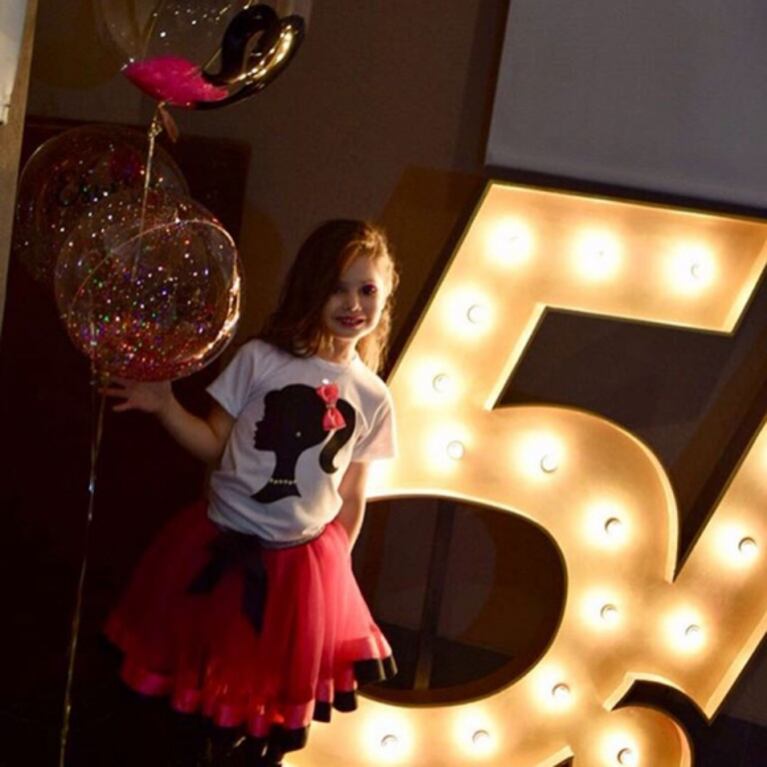 El cumple de la hija de Sabrina Rojas y Luciano Castro: ambientación de Barbie y baile alocado de las mamis del jardín