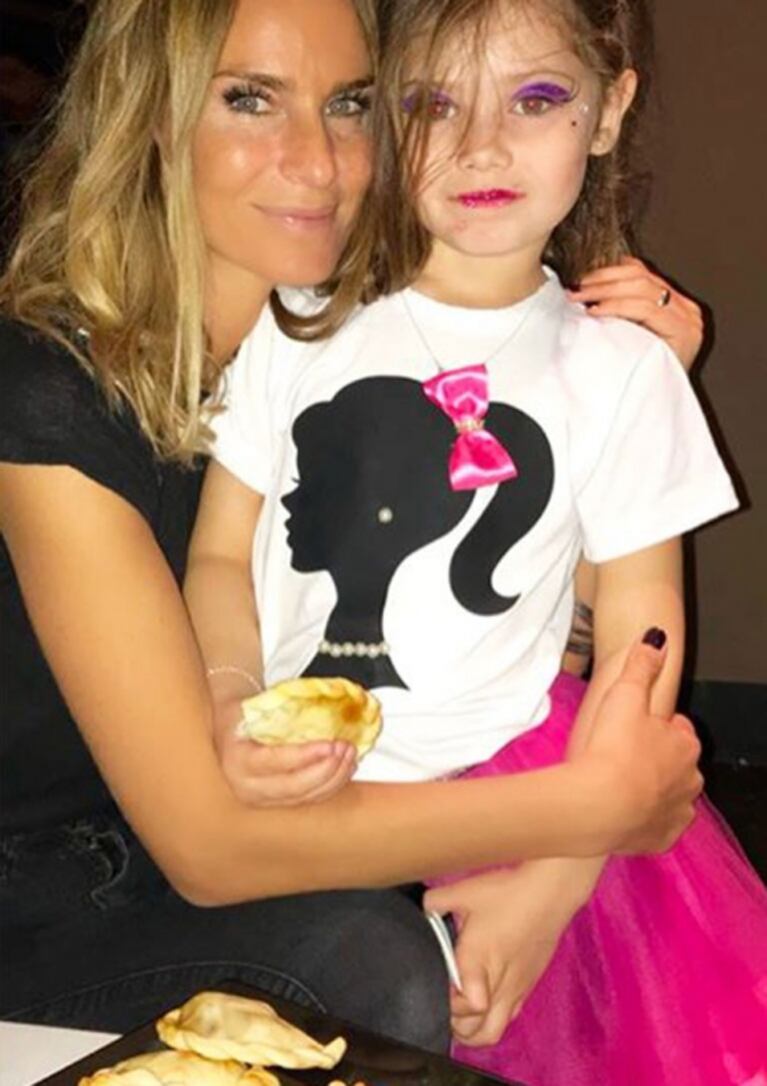El cumple de la hija de Sabrina Rojas y Luciano Castro: ambientación de Barbie y baile alocado de las mamis del jardín