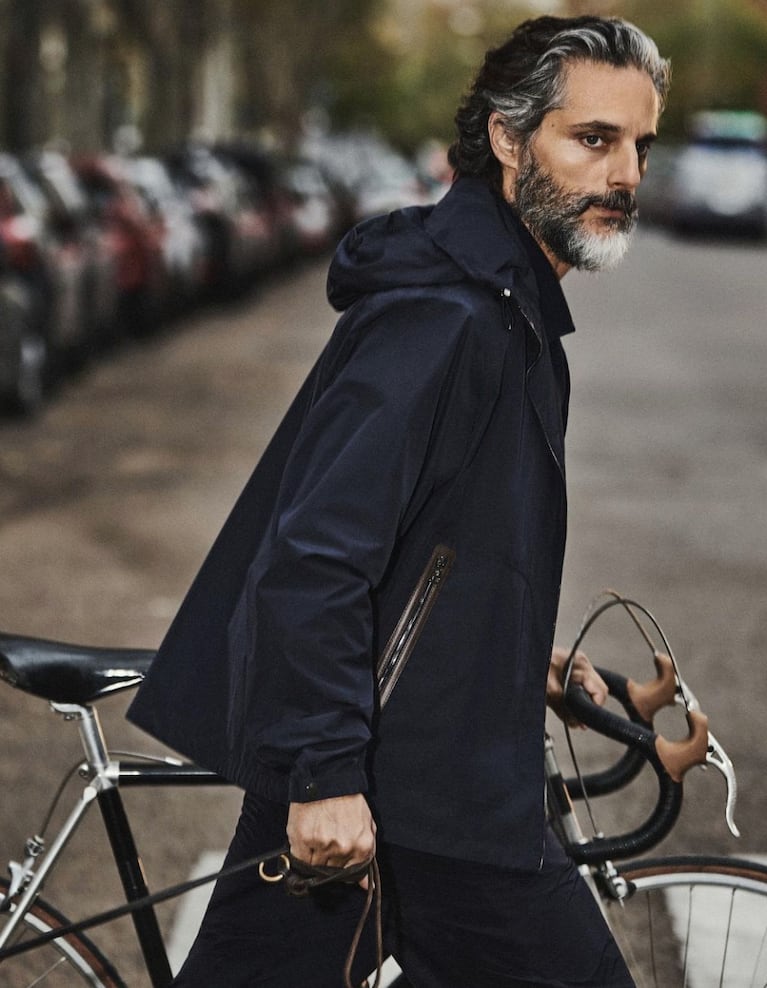El debut de Joaquín Furriel como modelo para una marca italiana: las fotos posando en las calles de Madrid