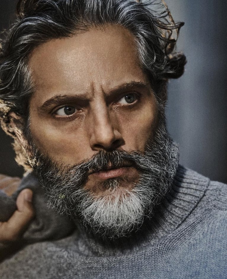 El debut de Joaquín Furriel como modelo para una marca italiana: las fotos posando en las calles de Madrid