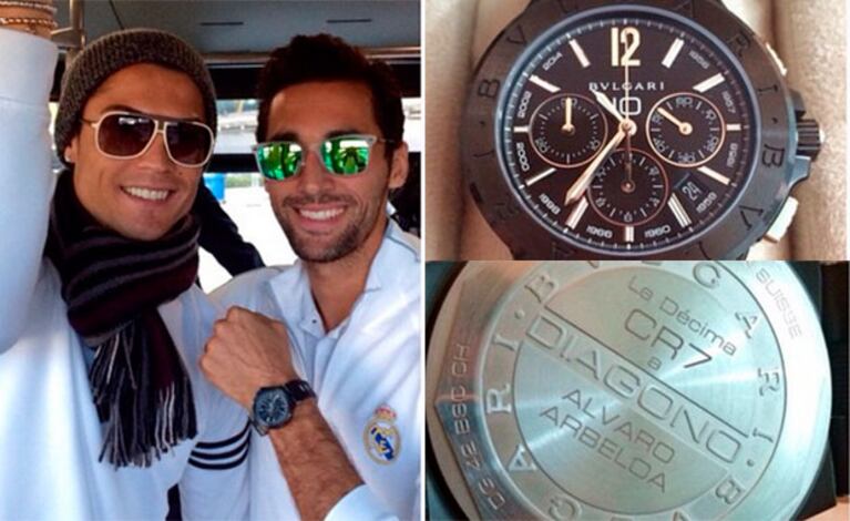 El defensor Álvaro Arbeloa posa con su reloj Bulgari, acompañado del "Chico de oro". (Foto: Twitter)