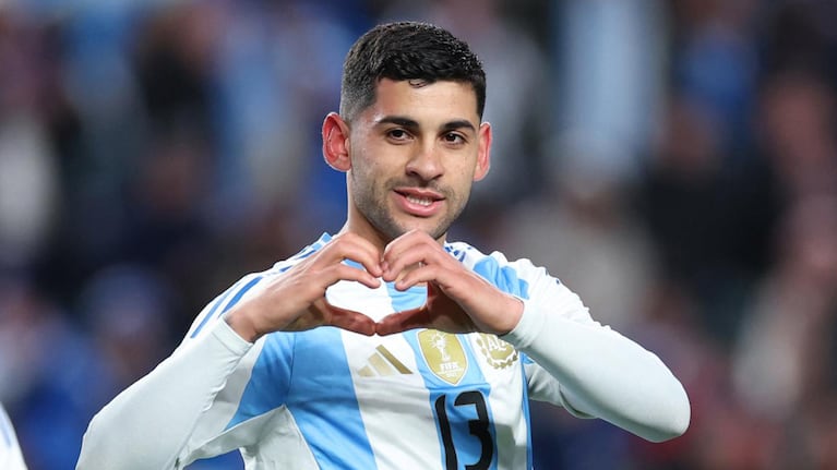 El defensor de la Selección Argentina compartió tiernos momentos junto a sus hijos durante su escapada familiar. Fuente: Instagram