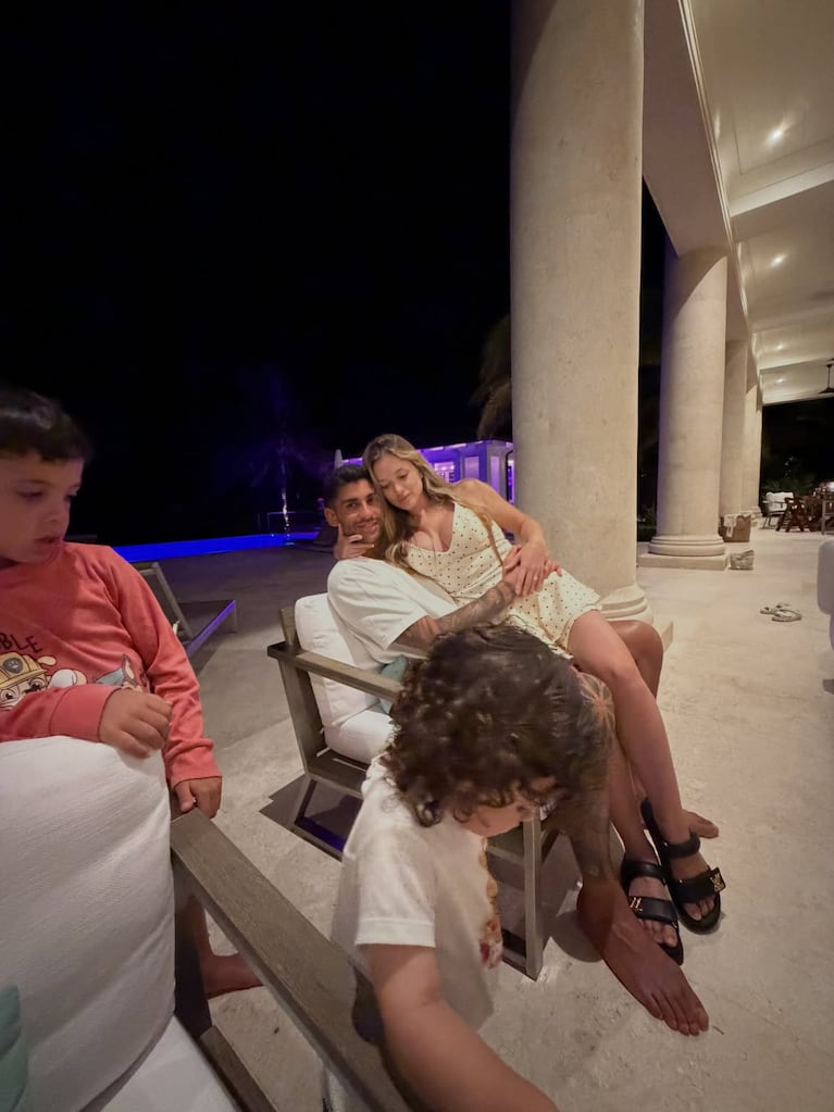 El defensor de la Selección Argentina compartió tiernos momentos junto a sus hijos durante su escapada familiar. Fuente: Instagram