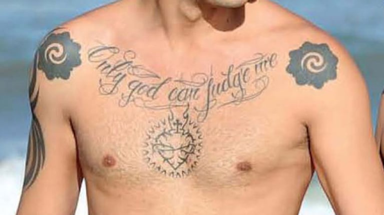 El desafiante tatuaje de Leo Fariña: "Sólo Dios puede juzgarme". (Foto: revista Gente)
