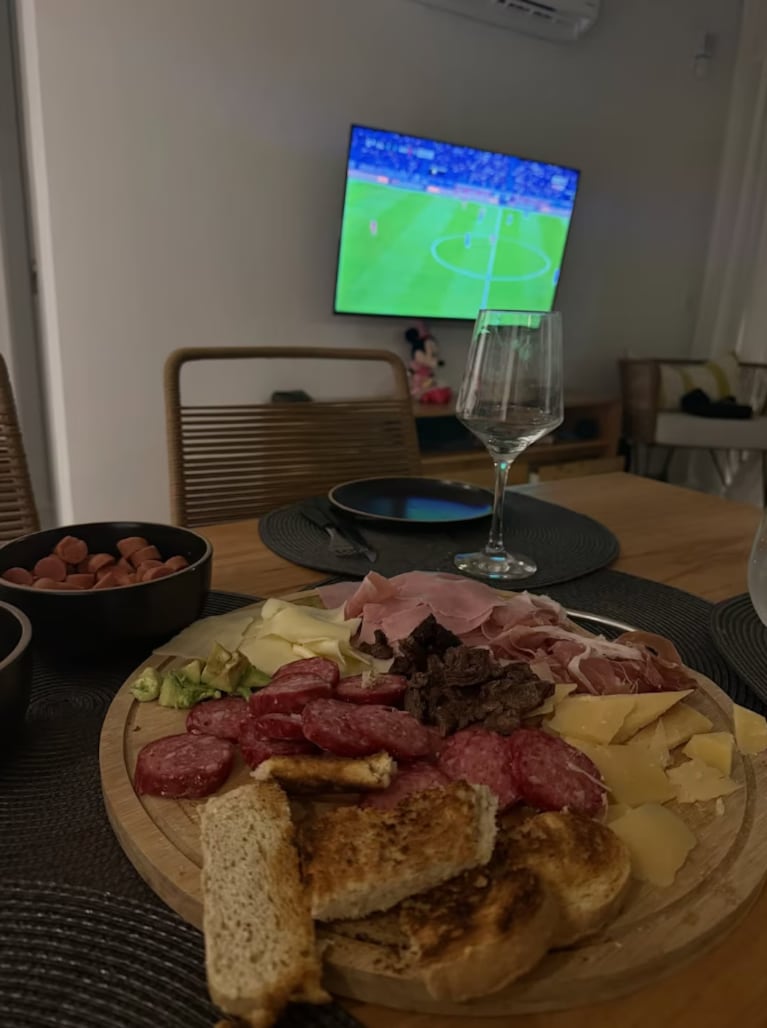 El descanso de Nicolás Cabré, Rocío Pardo y Rufina en el mar: juegos y complicidad antes de la boda | Créditos Instagram @rrociopardo