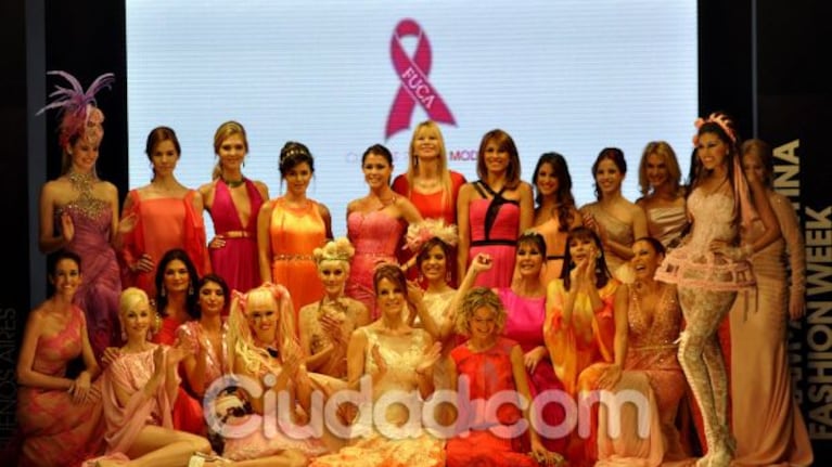 El desfile de Verónica de la Canal con Loly Antoniale. (Foto: Jennifer Rubio-Ciudad.com)