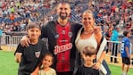 El desgarrador gesto de Lucas Trejo tras confirmar la muerte de su esposa e hijos en el terremoto de Venezuela. Crédito: Instagram