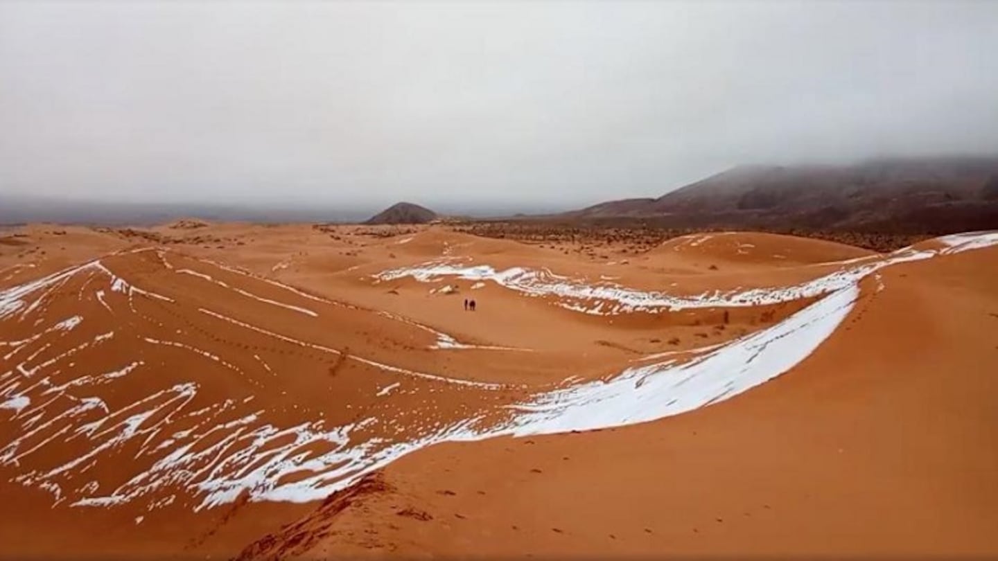 El desierto del Sahara se cubrió de nieve