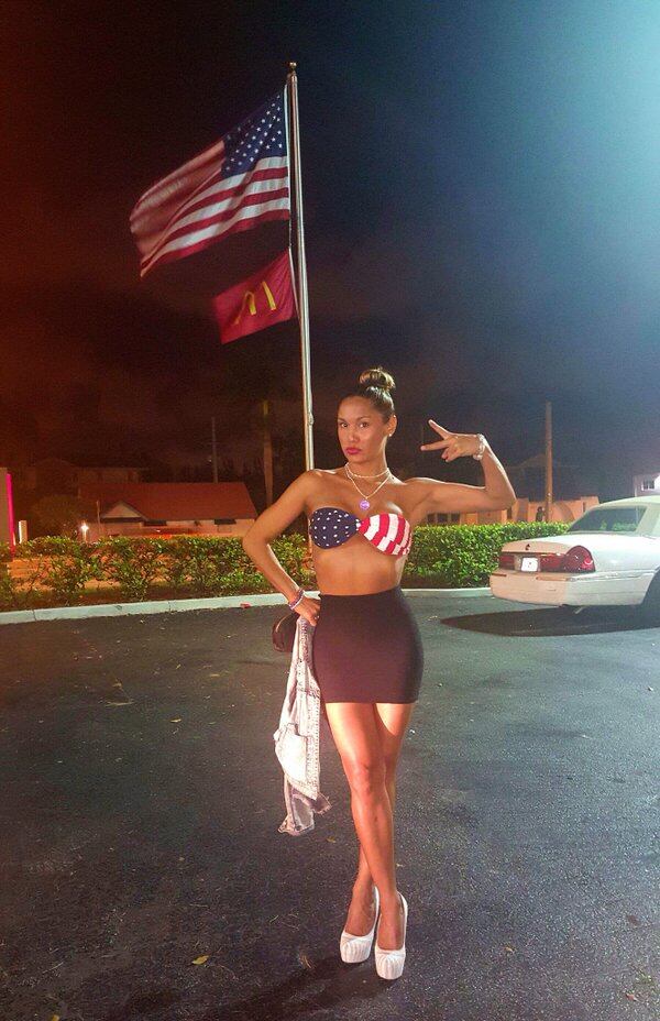 El desnudo total de Nieves Jaller en Miami.  (Foto: Nieves Jaller)