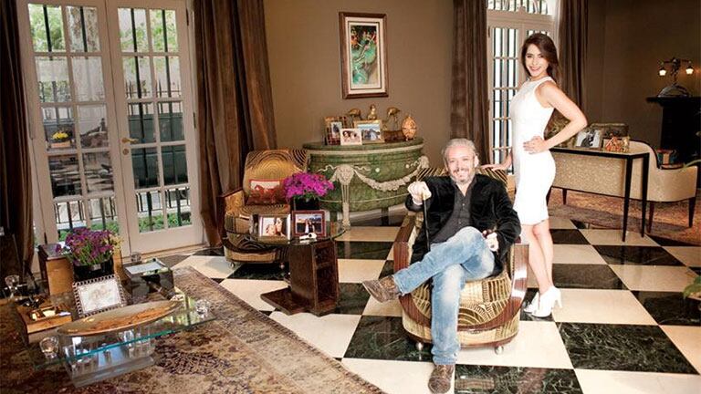 El detalle "animal" del living de la mansión de Vannucci y Garfunkel (Foto: revista Hola!)
