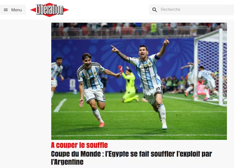 El diario francés Libération eligió la frase "A couper le souffle" para describir el partido entre Argentina y Egipto.
Fuente: Captura Libération