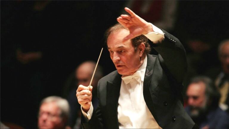 El director Charles Dutoit fue acusado por acoso por cuatro mujeres