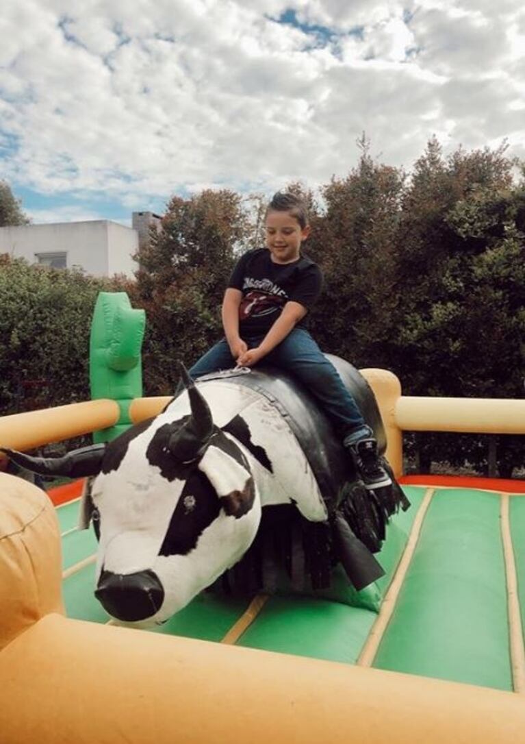 El divertido álbum de cumpleaños de Thiago, el hijo de Nazarena Vélez: una fiesta súper divertida "a todo motor"