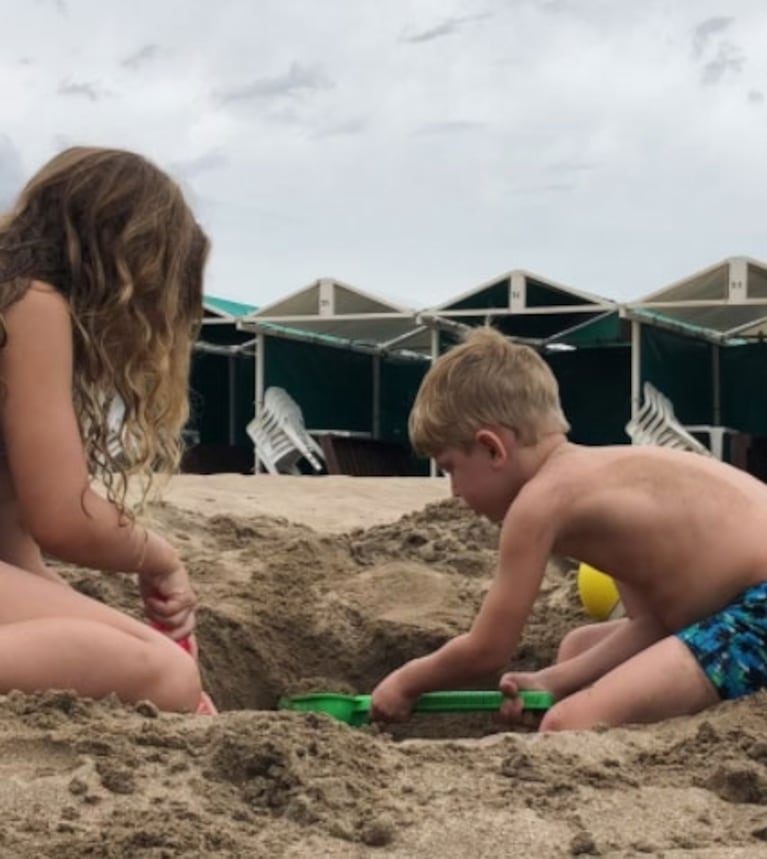 El divertido álbum de fotos de las vacaciones de Mariano Martínez con su familia en la playa: "Mi mundo, mi todo" 