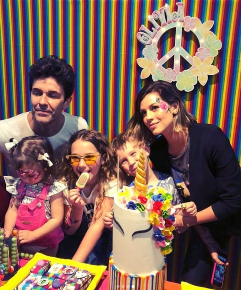 El divertido festejo de cumple de Olivia, la hija de Mariano Martínez y Juliana Giambroni: kermesse, luces led y baile