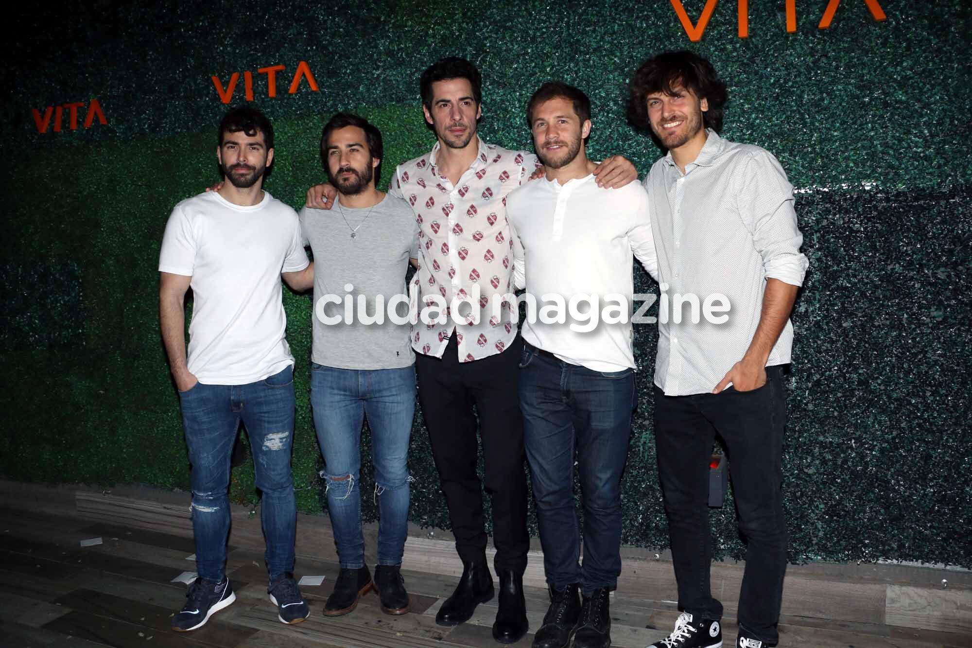 El divertido festejo del elenco de Las Estrellas (Foto: Movilpress)