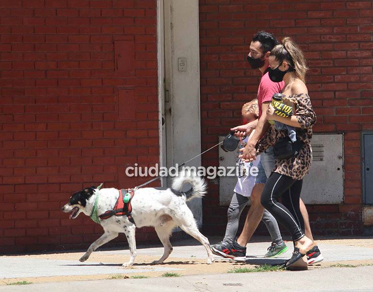El divertido paseo dominical de Jimena Barón, el Tucu López y Momo (Foto: Movilpress)