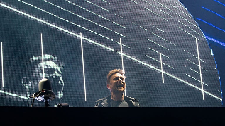 El DJ David Guetta hizo un show en una terraza y donará 700 mil dólares en la lucha contra el coronavirus