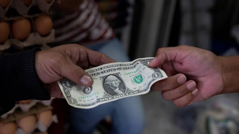 El dólar blue está en 145 pesos, un récord absoluto
