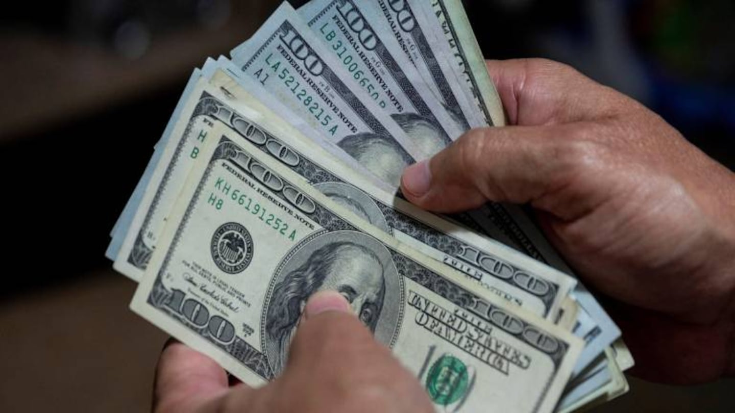 El dólar oficial sigue en alza y el Banco Central volvió a vender divisas