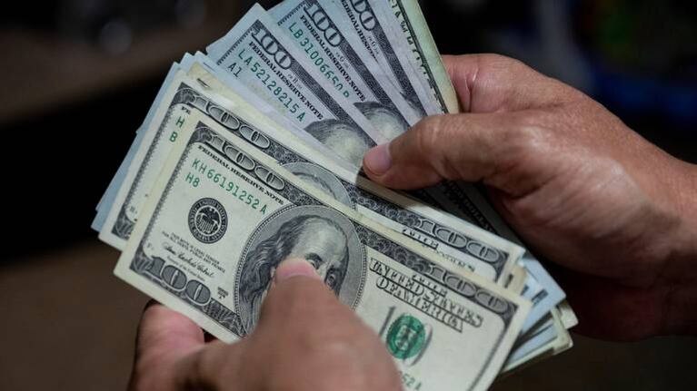 El dólar solidario superó los 100 pesos 