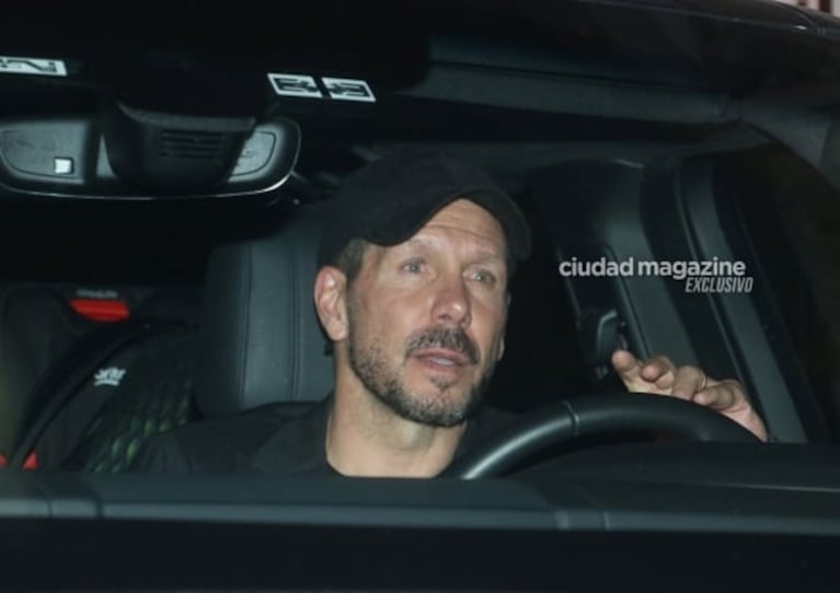 El dolor de Cholo Simeone por la muerte de su padre: lo acompañan Carla Pereyra y Carolina Baldini