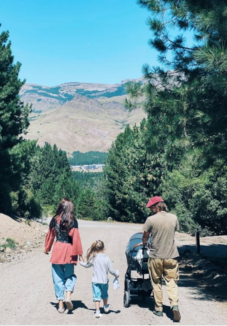 El dulce paseo familiar de Zaira Nara con Viggo Silvestre y Malaika en la Patagonia