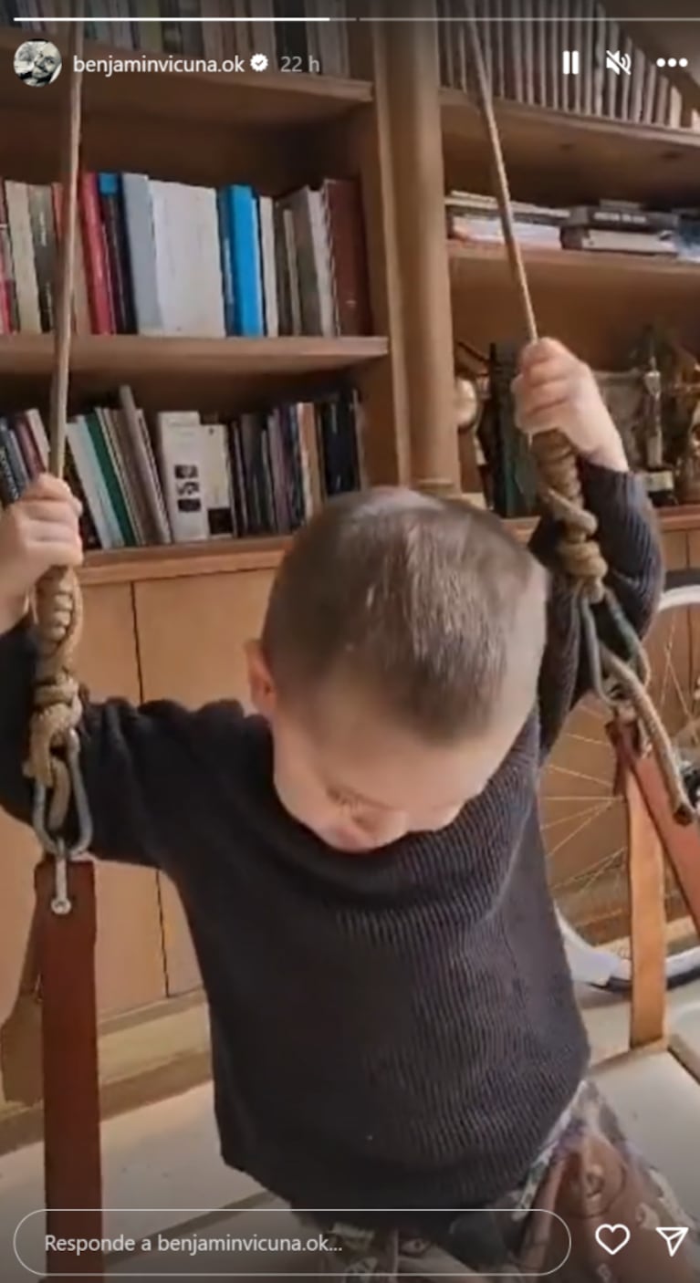 El dulce video de Amancio, el hijo de Benjamín Vicuña y China Suárez, hamacándose ¡en el living! de su papá