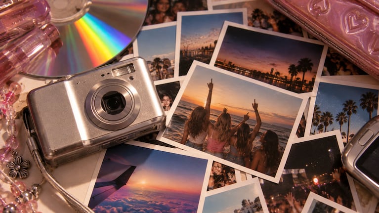 El efecto nostalgia de los 2000: por qué vuelven a fascinarnos las fotos con estética retro