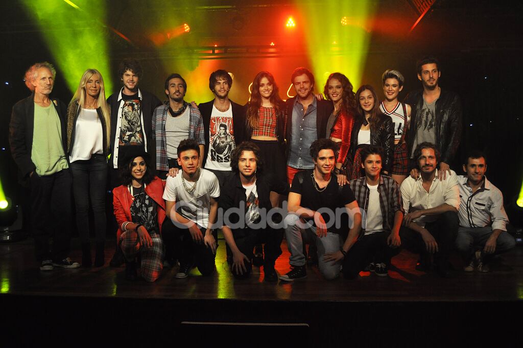 El elenco completo presentación de la segunda temporada de Aliados. (Foto: Jennifer Rubio - Ciudad.com)