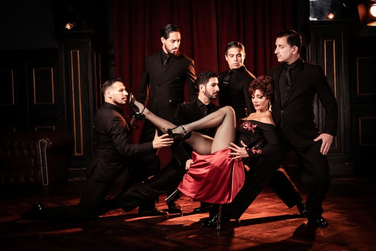 El elenco de Ellas son Tango.