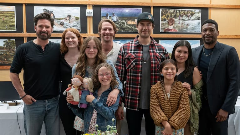 El elenco de la remake de La familia Ingalls. Foto: Netflix