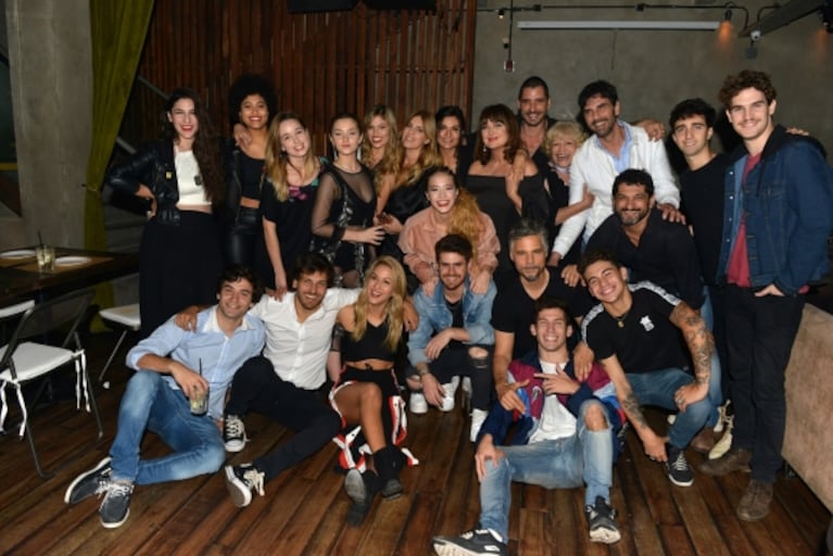 El elenco de Simona celebró los 50 capítulos de la ficción: espía la intimidad del festejo 