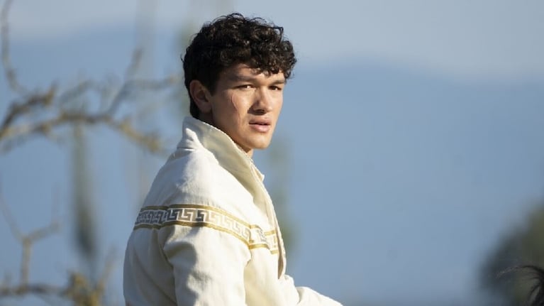 El elenco principal vuelve con Walker Scobell como Percy.