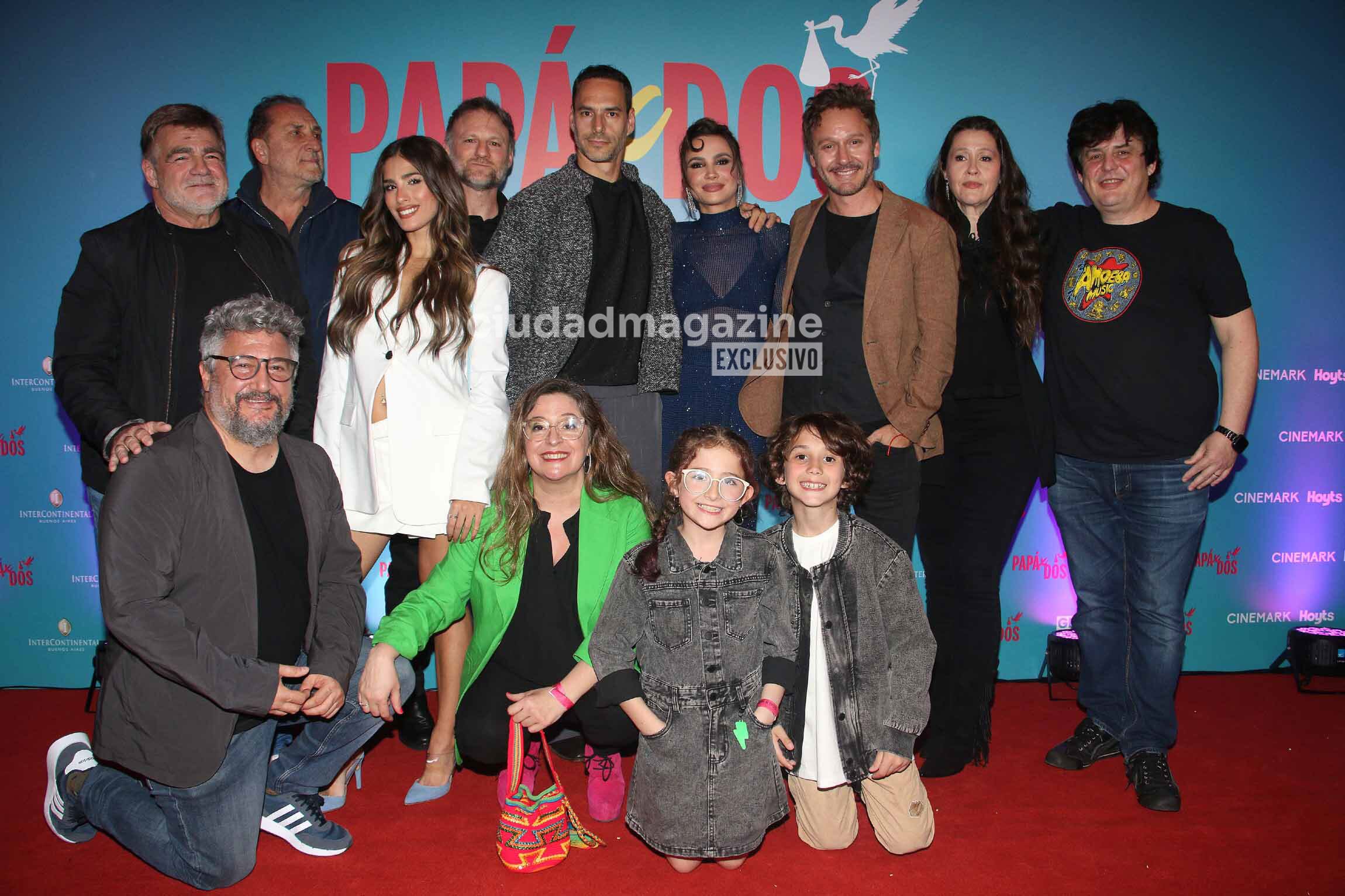 El elenco y la producción en la avant premier de Papá x dos. (Foto: @Movilpress)