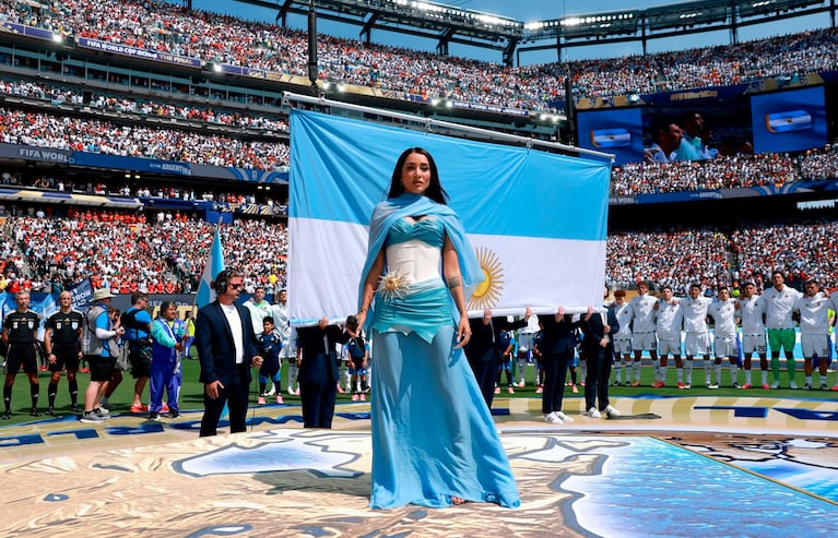 El emotivo mensaje de María Becerra tras cantar el Himno en la final del Mundial (Foto de Instagram @mariabecerra)