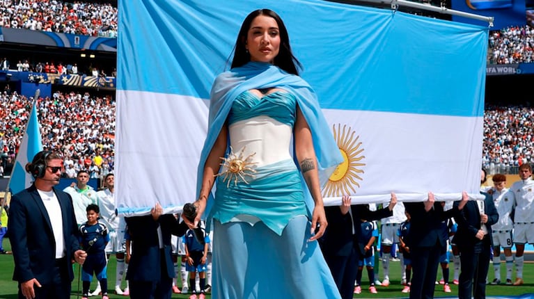 El emotivo mensaje de María Becerra tras cantar el Himno en la final del Mundial (Foto de Instagram @mariabecerra)