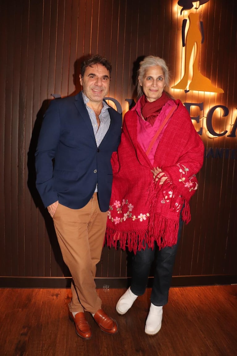 El encuentro de Araceli González y Evelyn Botto en la apertura de un restaurante en Puerto Madero