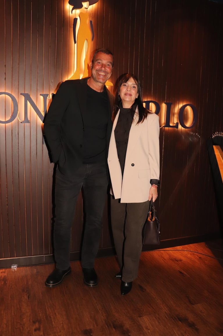 El encuentro de Araceli González y Evelyn Botto en la apertura de un restaurante en Puerto Madero