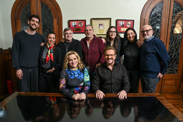 El equipo de "Pimpinela, el origen de la leyenda"