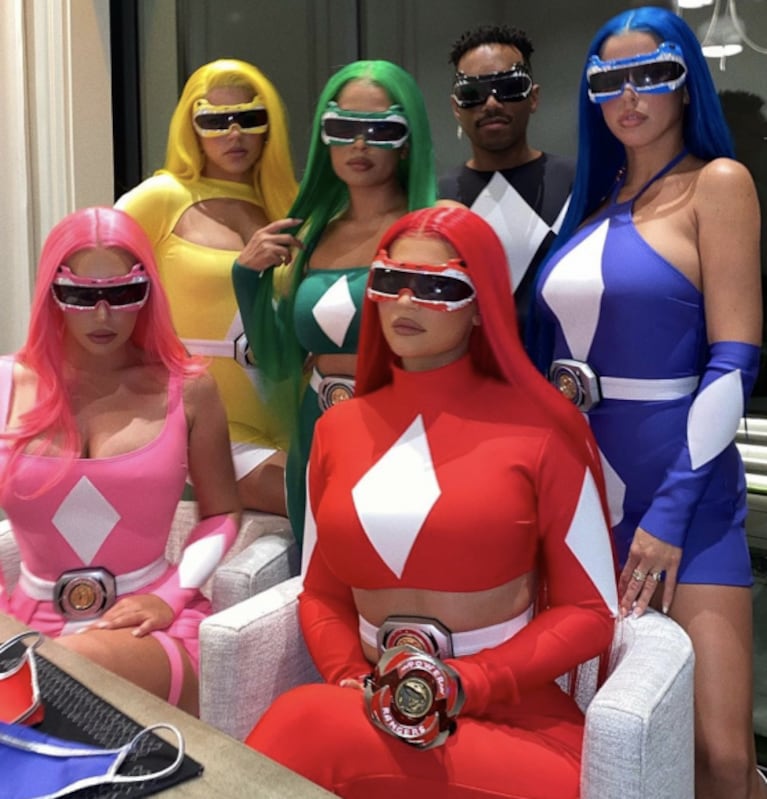 El espectacular disfraz de Kylie Jenner y sus amigas para festejar Halloween: "¡Vamos las Power Rangers!"