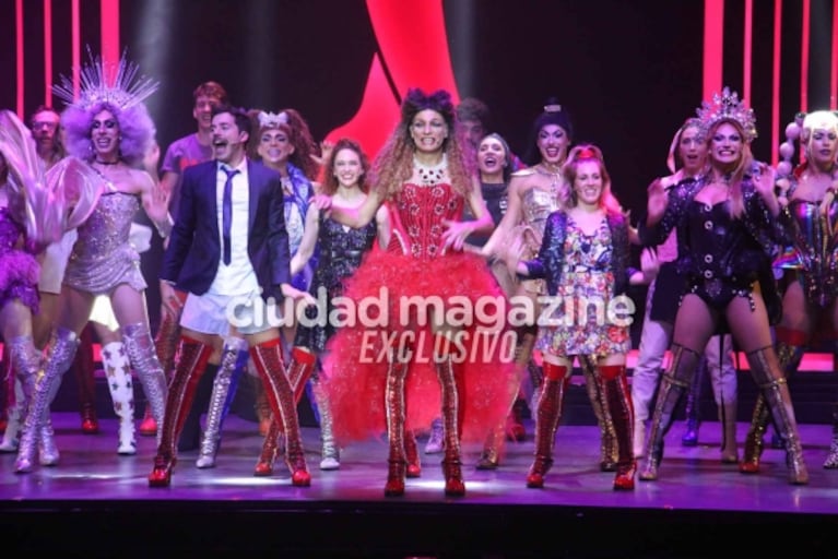 El estreno de Kinky Boots: las fotos de las parejas de famosos en el Teatro Astral 