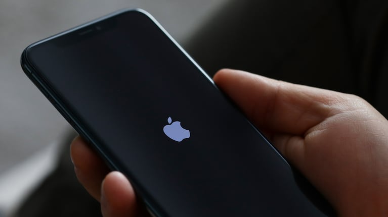 El evento principal de WWDC 2024 se celebró el 10 de junio, donde Apple reveló las últimas novedades en el software de sus dispositivos, incluyendo las nuevas capacidades de IA.
