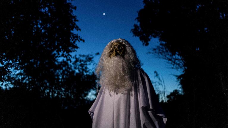 El fantasma que lucha contra el coronavirus en Malasia. Foto: AFP.