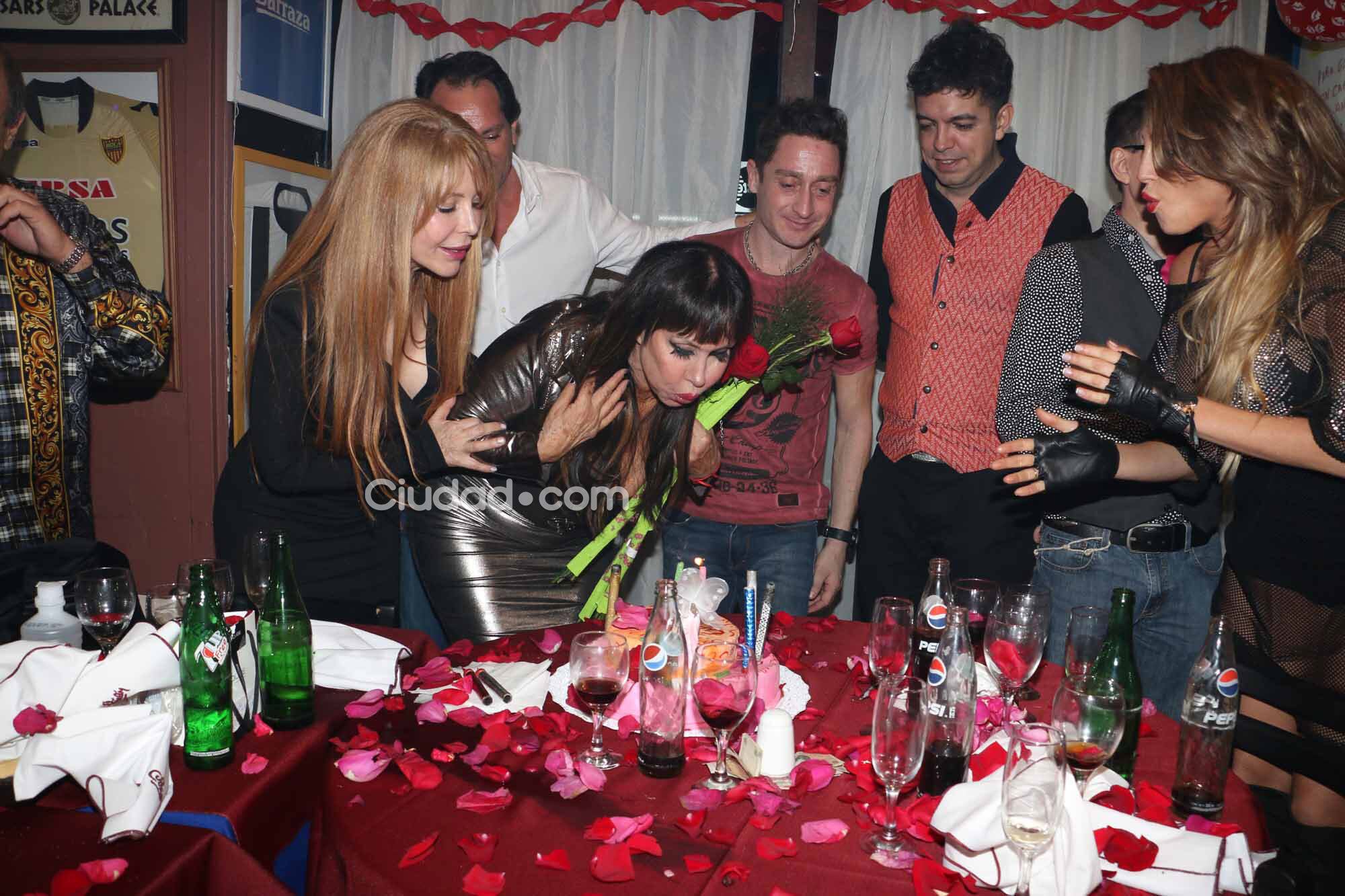 El festejo de cumple de Moria. (Foto: Movilpress)