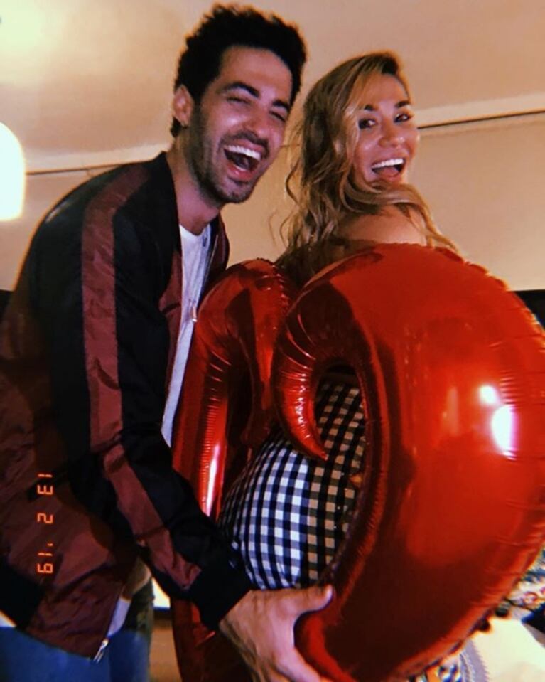El festejo de Jimena Barón y Mauro Caiazza por el Día de los enamorados: "Gracias por el globo a medida de mi cu..."