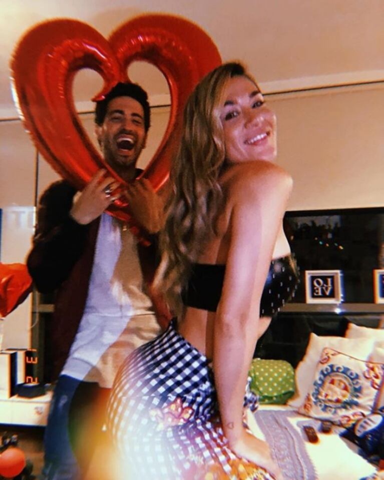 El festejo de Jimena Barón y Mauro Caiazza por el Día de los enamorados: "Gracias por el globo a medida de mi cu..."
