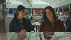 El film con Sunny Sandler combina drama familiar, humor adolescente y elementos de musical, sin abandonar el relato de crecimiento personal.