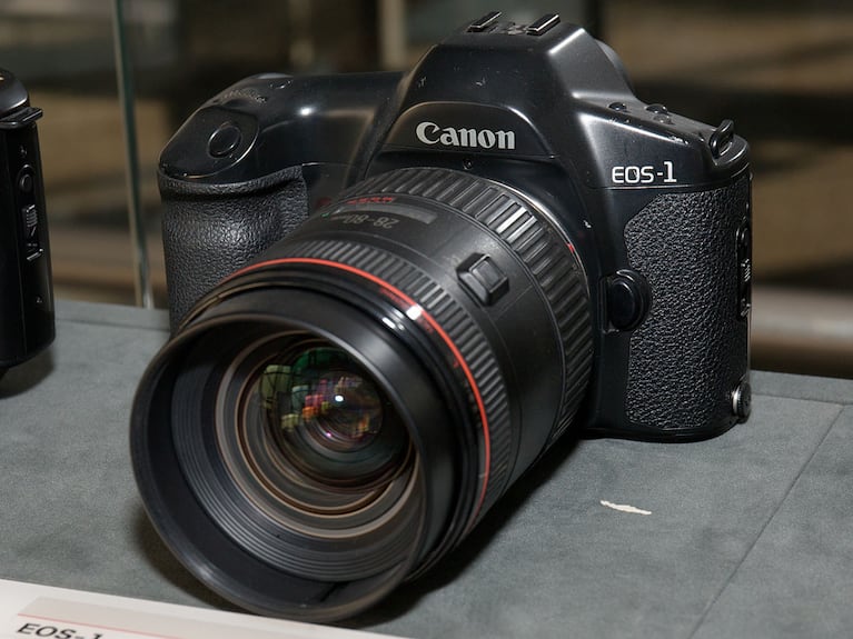El fin de una era: Canon descontinuó la última cámara con rollo fotográfico