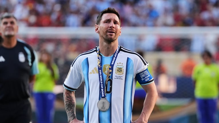 El futbolista argentino Lionel Messi (10) llora tras el final del Mundial entre España y Argentina en East Rutherford, Nueva Jersey, cerca de Nueva York, el domingo 19 de julio de 2026. (AP Foto/Stephanie Scarbrough)
